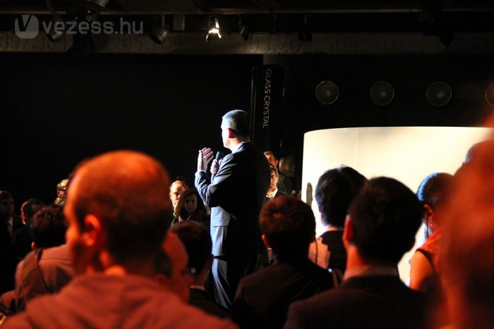 Dízel hibrid szupersportautó a Peugeot-nál 9 | Vezess Kínai betétszámmal készült Maxime Picat, a Peugeot márka új elnöke a távol-keleti vendégek tiszteletére