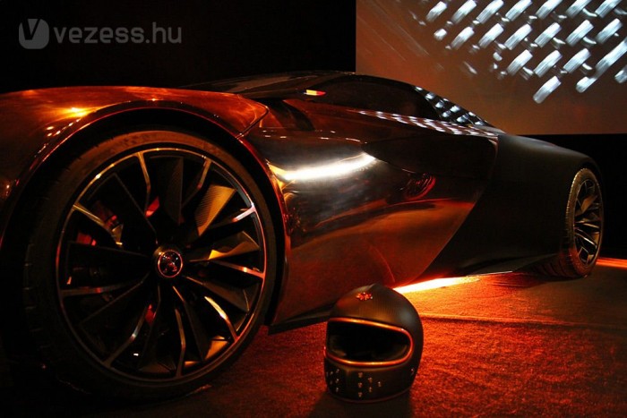 Dízel hibrid szupersportautó a Peugeot-nál 8 | Vezess Színesfém, gazdagon. Az Onyx tanulmányt részben rézlemezek borítják