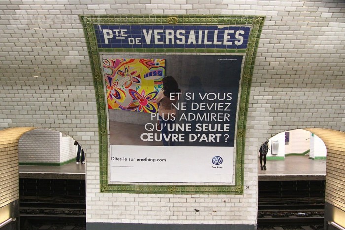 A metróban futottunk bele az első hirdetésbe