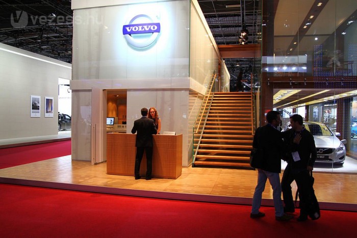 Idén kisebb a sajtó-kuckó, de most végre meg sem fagyunk, és a fejünket sem perzseli a reflektor. Boldogok vagyunk. 