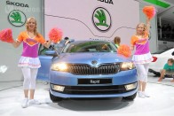 Olcsó, négyajtós modellek fejlődő és félfejlett piacokra: Skoda Rapid, Peugeot 301 és egy erősen átdolgozott Dacia Logan