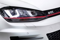 Spéci kormány az új Golf GTI-ben 27