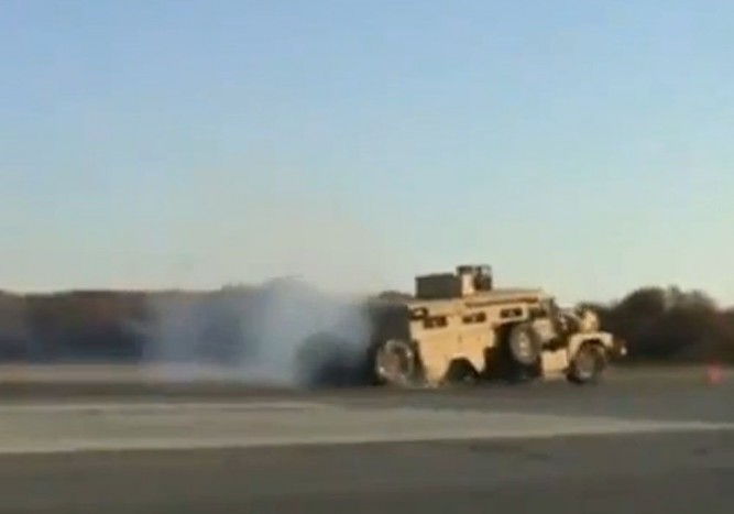 Fékteszten hullott szét a katonai jármű