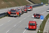 Egyelőre a tűzoltók sem mehetnek közelebb