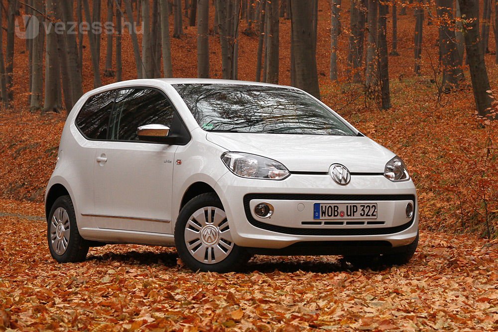 Nem nagyon lelkesedem a kisautókért, de a Volkswagen Up! kifejezetten piszkálta a fantáziámat. Aprócska, kis fogyasztású városi autó, teljesen friss műszaki tartalommal, és tágasnak ígért belsővel. Ez izgalmasan hangzik