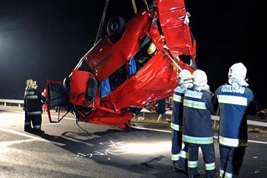 Fekete hétvége az utakon