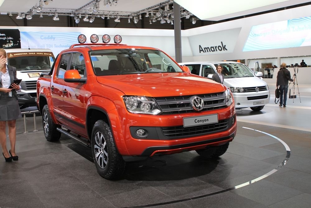 2013 elejétől gyári kivitelő, sportos Amarok kerül a Volkswagen Haszonjárművek kínálatába, Canyon néven. A különleges színű pickup tetőre szerelt távfényekkel, hátsó differenciálzárral, valamint egyedi platóborítással is rendelhető lesz.