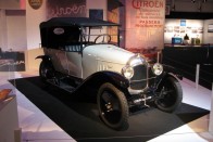 Citroen A 1919-ből, az első nagy szériában készült európai autó. André Citroen csodálta Henry Fordot, hogy képes volt a sorozatgyártást a T-modellel autóknál is bevezetni, s megpróbálta a módszert Európában is bevezetni. Napi 100 darab készült az A-ból, ami azért kicsit elmaradt Ford napi 10 000 darabos kapacitásától