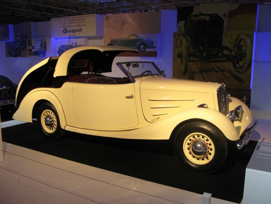 Híres autó az 1934-ben született Peugeot 402 Eclipse. Találó a napfogyatkozásra utaló név a világ első szériában gyártott nyitható fémtetővel készülő autójára