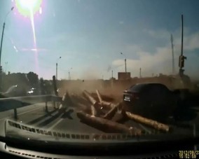 Horrorbalesetet okozott a faszállító