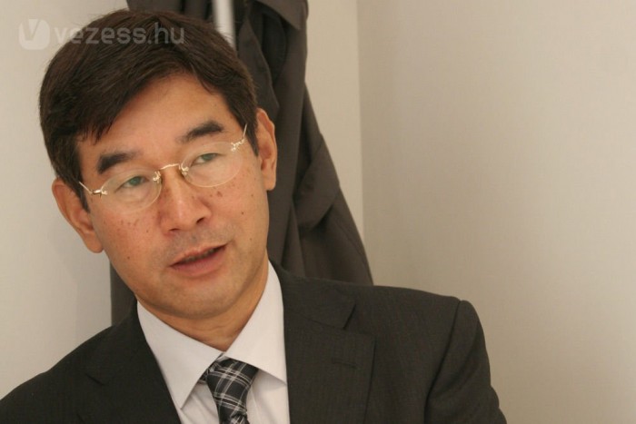 Beültünk az új Toyota Aurisba 11 | Vezess Hiroja Fudzsita, az Auris fejlesztési vezetője válaszolt kérdéseinkre a Toyota párizsi standján