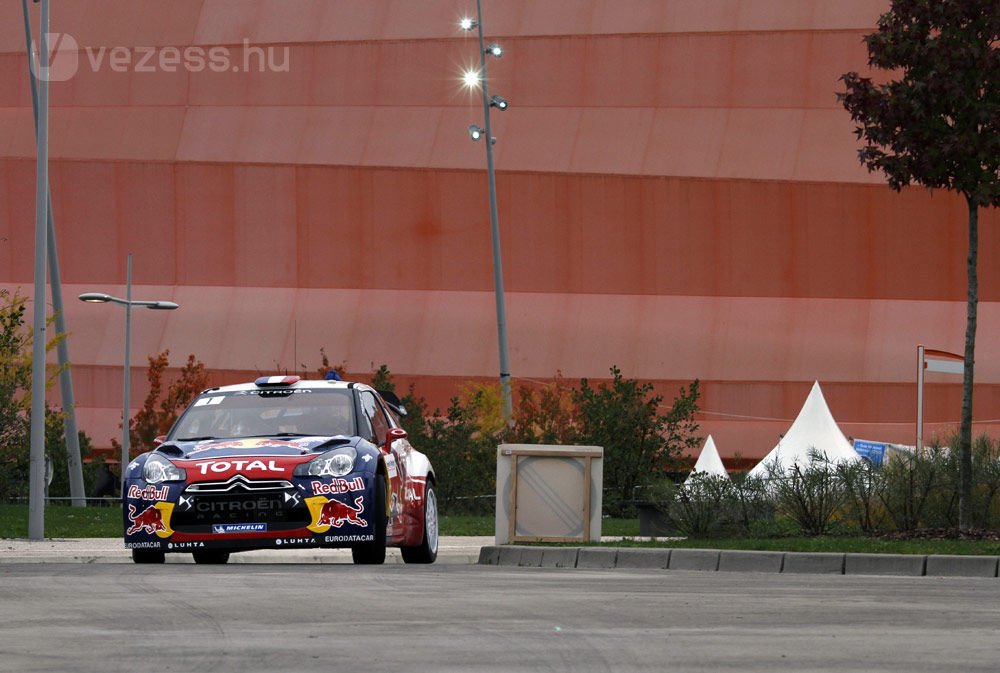 Loeb gondokkal kezdett a Francia-ralin 10