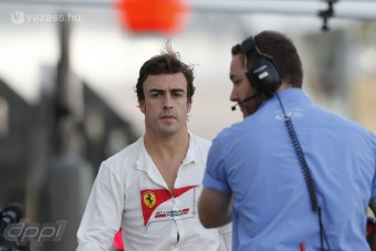 F1: Alonso pozitív, de a háttérben baj van