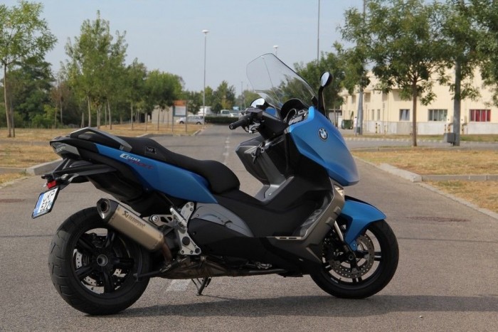 Automata BMW-k, két keréken 9 | Vezess A fényezett elemek és a natúr műanyagok váltakozása álló helyzetben is mozogni láttatja a motort