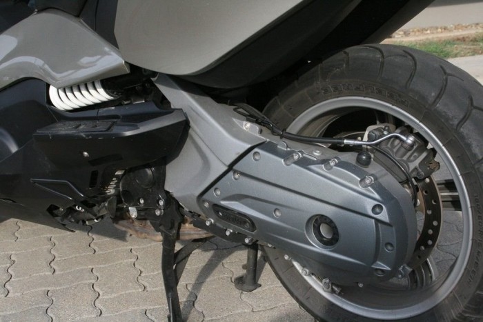 Automata BMW-k, két keréken 8 | Vezess A lengőkarban olajfürdős lánc viszi a nyomatékot hátra