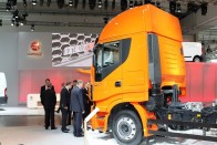 Az Iveco Stralis-ai a DAF XF-hez hasonló színben pompáztak