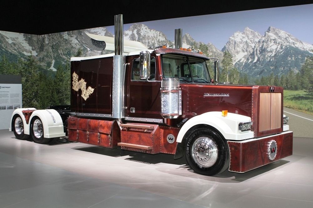 A Daimler standja előtt álló Western Star