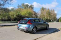 Épp hatmillió forintba kerül ezzel a motorral a Volvo V40 alapverziója