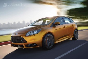 Trükkös motorhang az új Focus ST-ben
