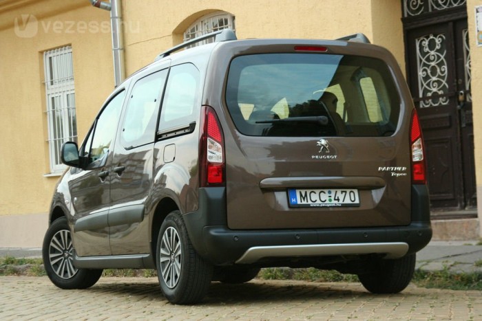 A Tepee a személyszállító változat neve, az Outdoor az emelt hasmagasságú, jól felszerelt verziót jelöli