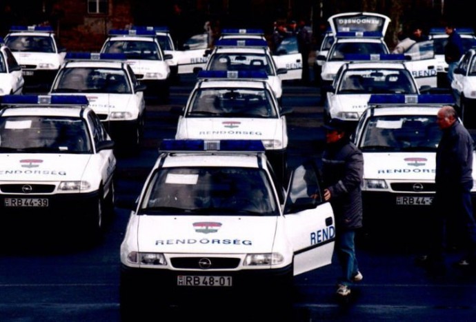 Opel Astrába ülnek a magyar rendőrök 10 | Vezess 15 éve 935 darab F Astrából készült járőrautó Szentgotthárdon