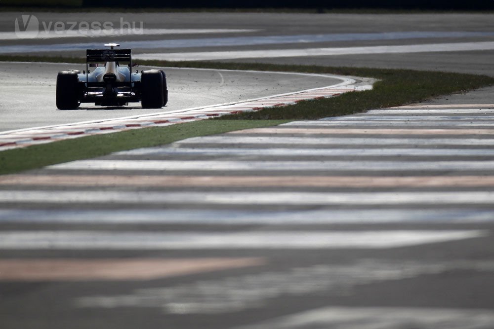 F1: Vettel leiskolázta a mezőnyt 8