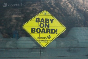 Veszélyes a Baby on board matrica?