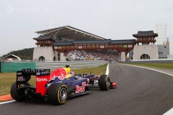 F1: Webber megfricskázta Vettelt, övé a pole