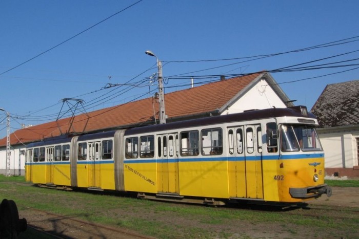 Vasárnap nosztalgiavillamos-csúcstalálkozó Budapesten 6 | Vezess Október 14-én három favázas és egy Bengáli ingázik a Széll Kálmán tér körül