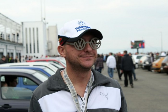 Egy szó szerint elvakult rajongó!