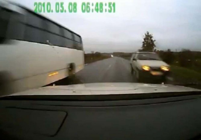 Hajszálon múlt a halálos ütközés