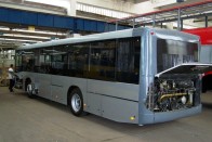 A 10,5 méteres hosszával a Németországba szánt busz átmenet a hagyományos midibuszok és a normál hosszúságú járművek közt
