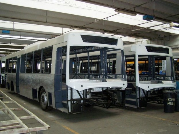 Tele van a csarnok a Hungarian Bus 122L típusú kezdeményeivel