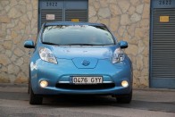 Sokváltozós kaland messzire indulni a Nissan Leaf-el. Nem is erre való, csak városi autóként jellemzi a gyártó, és meg kell vallani igazuk van!