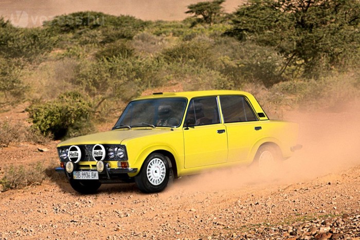 Ajtóval támadt a rendőrre