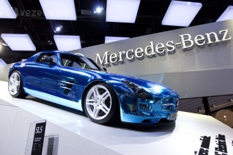 Óriási megszorítás a Mercedesnél