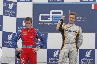 F1: A Lotus is ifjoncokat választott