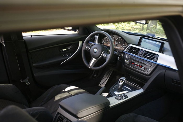 Tökéletes? Na és? 9 | Vezess Csak úgy dől be a fény a feláras tetőablakon