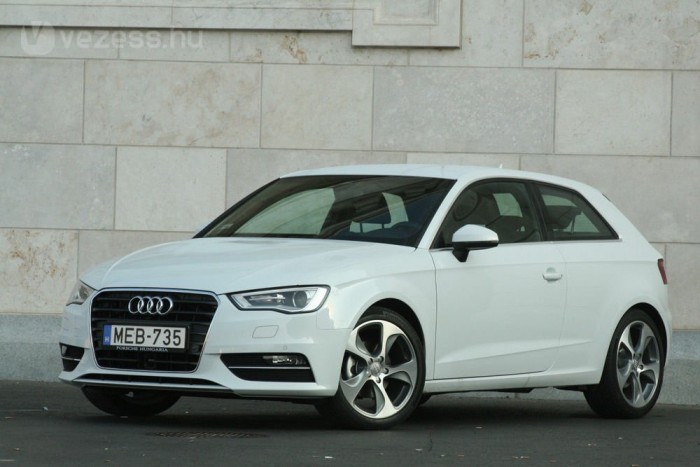 Alumíniumból van az első sárvédő és a motorházfedél. Modelltől függően maximum 80 kilót fogyott az A3 a modellváltással