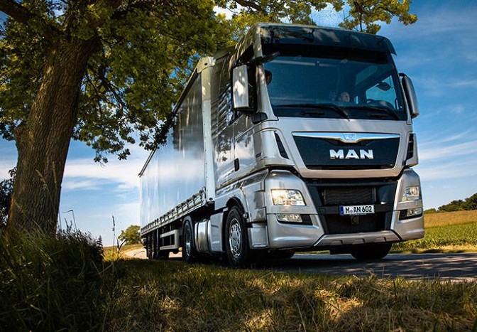 Extra hosszú kamiont tesztel  az MAN