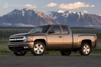 Autó hajtott a fejére, megúszta