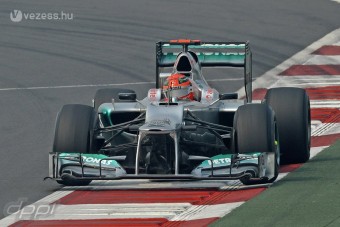 F1: Schumacher megint a Pirellire mutogat