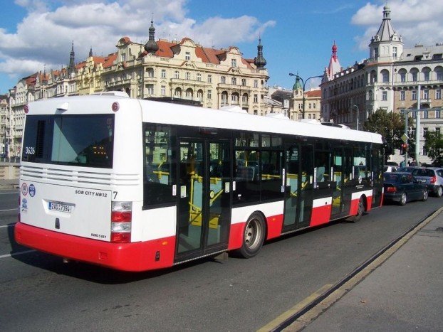 Az NB12-es hétköznapokon a 105-ösön, hétvégenként pedig a 8-as viszonylaton közlekedik.
