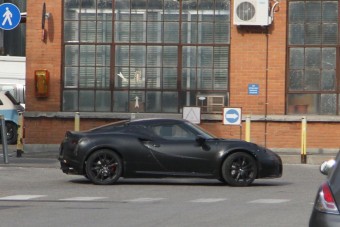 Utcán az Alfa új sportkocsija