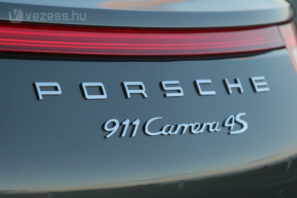 A Carrera 4S modellek 4,4 millió forinttal kerülnek többe a 350 lóerős Carrera 4-eseknél