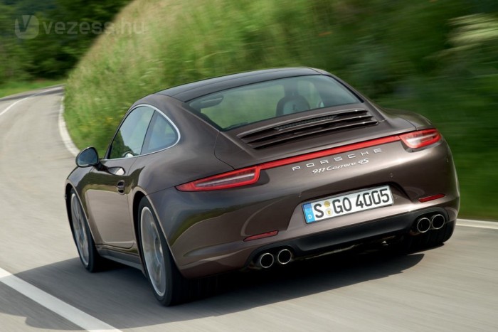 Álom-Porsche 40 millióból 10 30,6 és 39 millió forint között mozog a 4x4-es 911 alapára. Előbbi a 350 lóerős kupéra, utóbbi a 400 lóerős Carrera 4S Cabriolet-ra vonatkozik, kézi váltóval