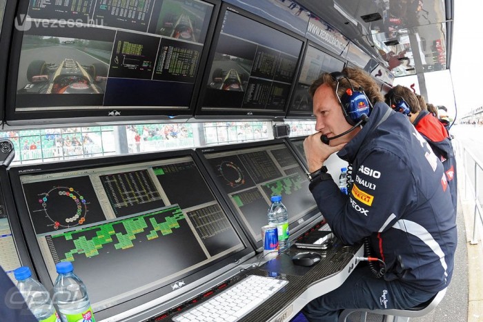 F1: Elájult Vetteltől a Red Bull-főnök