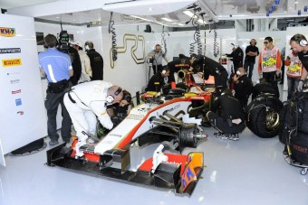 F1: Aprópénzért adják a kiscsapatot