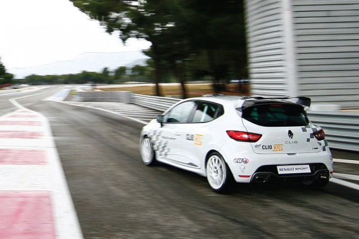 Új Clio versenypályára 4