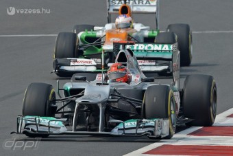 F1: Schumacher nagy show-ra készül